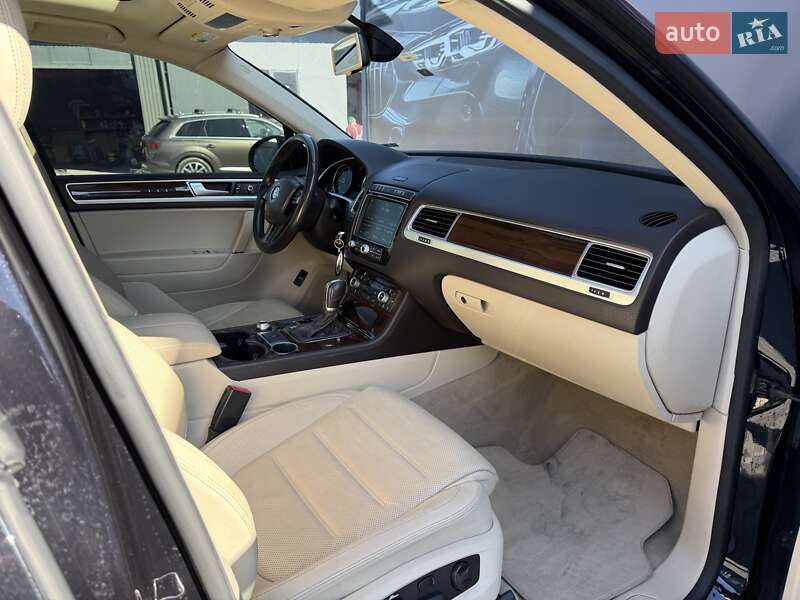 Позашляховик / Кросовер Volkswagen Touareg 2016 в Львові фото 43 Позашляховик / Кросовер Volkswagen Touareg 2016 в Львові