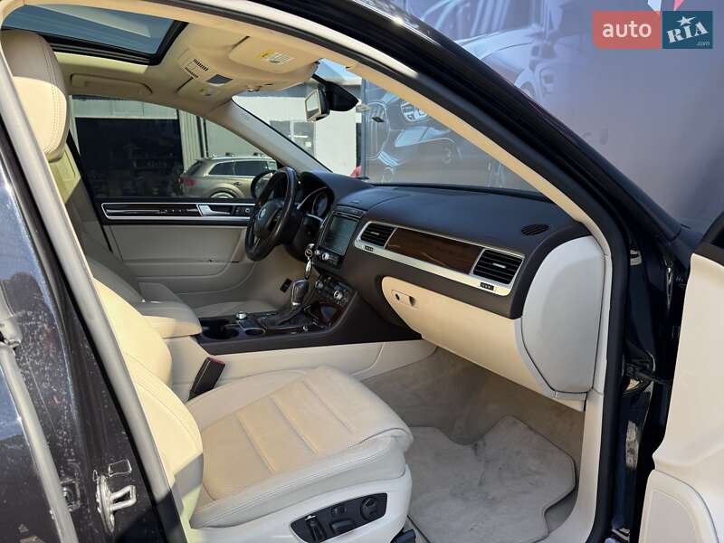 Позашляховик / Кросовер Volkswagen Touareg 2016 в Львові фото 46 Позашляховик / Кросовер Volkswagen Touareg 2016 в Львові