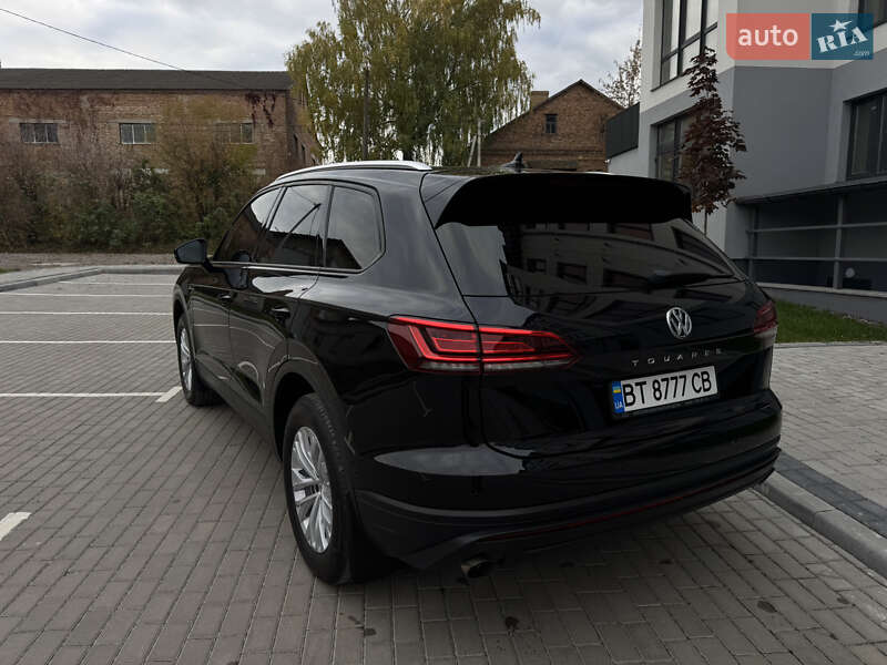 Внедорожник / Кроссовер Volkswagen Touareg 2019 в Дубно