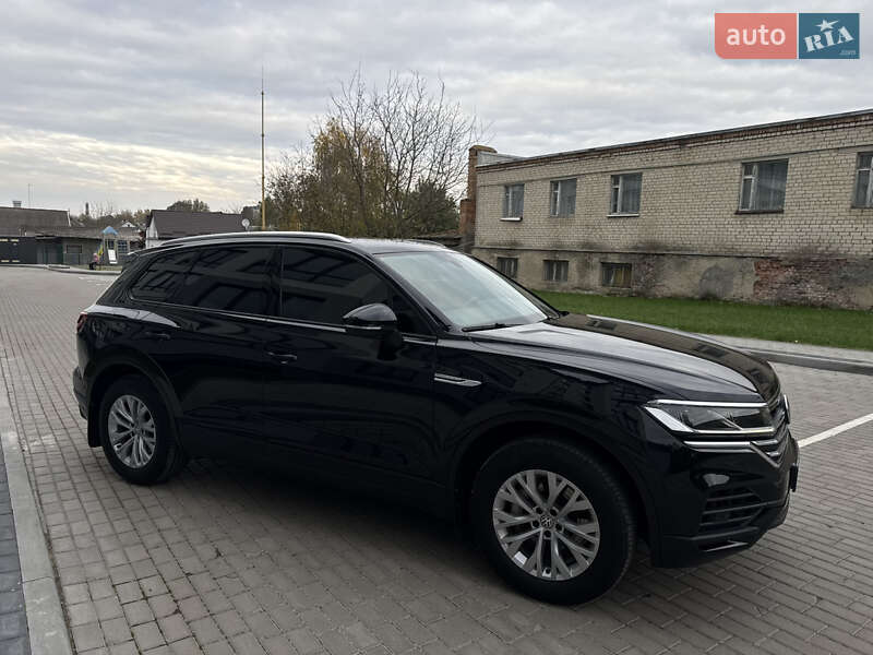 Внедорожник / Кроссовер Volkswagen Touareg 2019 в Дубно