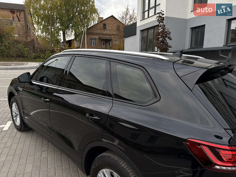 Внедорожник / Кроссовер Volkswagen Touareg 2019 в Дубно
