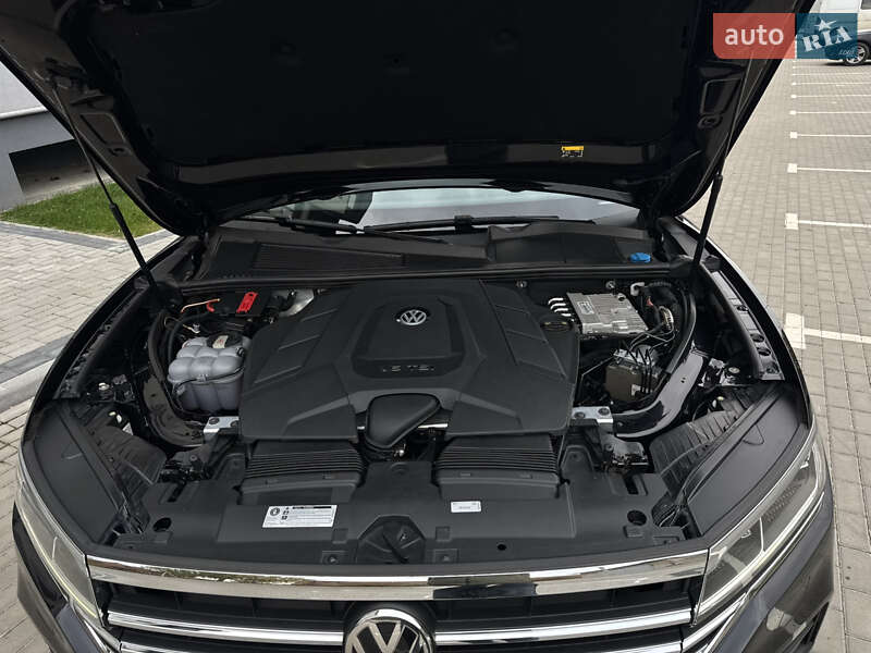 Внедорожник / Кроссовер Volkswagen Touareg 2019 в Дубно