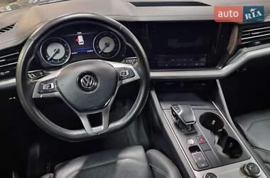 Внедорожник / Кроссовер Volkswagen Touareg 2019 в 