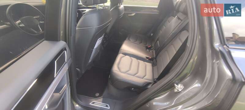 Внедорожник / Кроссовер Volkswagen Touareg 2021 в Козине