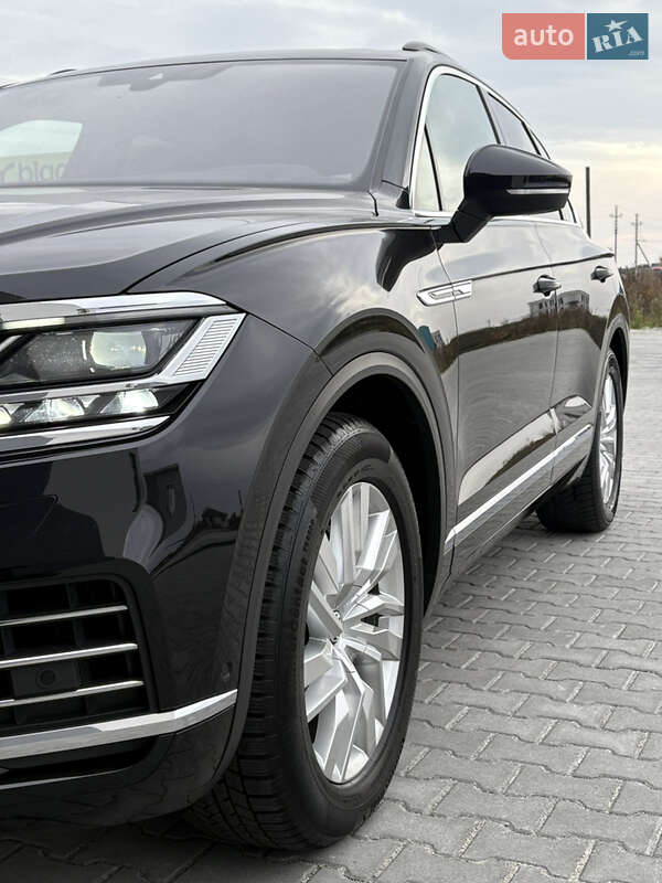 Внедорожник / Кроссовер Volkswagen Touareg 2019 в Львове