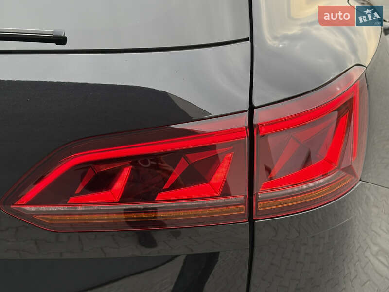 Внедорожник / Кроссовер Volkswagen Touareg 2019 в Львове