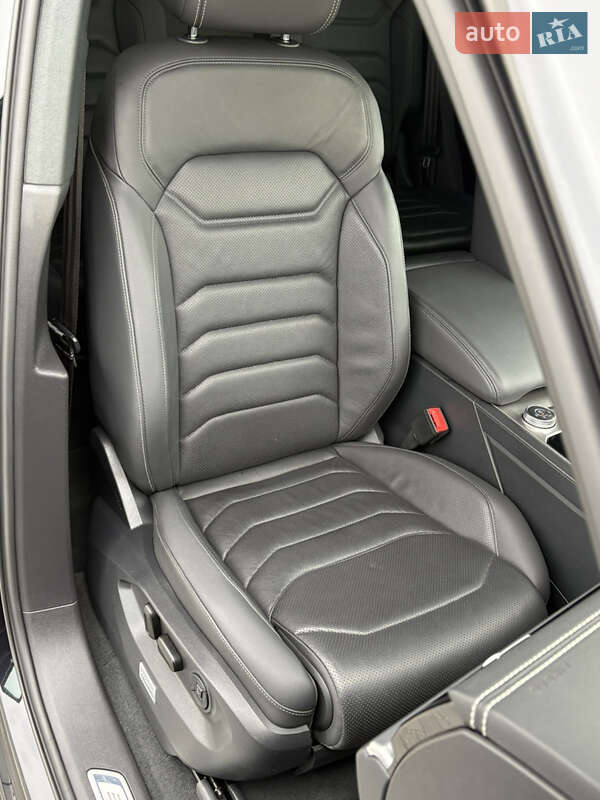 Внедорожник / Кроссовер Volkswagen Touareg 2019 в Львове