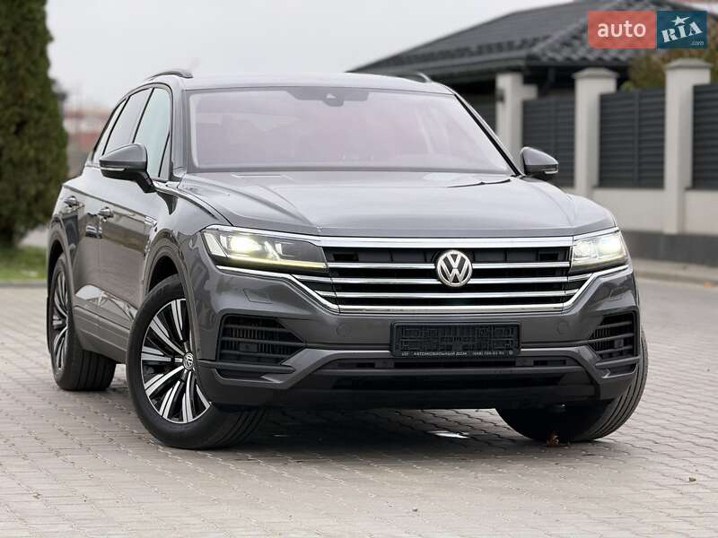 Позашляховик / Кросовер Volkswagen Touareg 2018 в Одесі