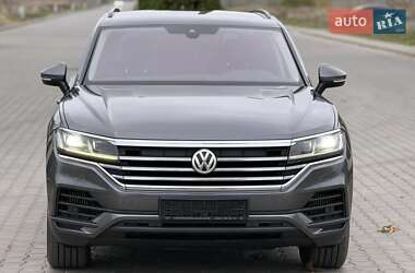 Внедорожник / Кроссовер Volkswagen Touareg 2018 в 