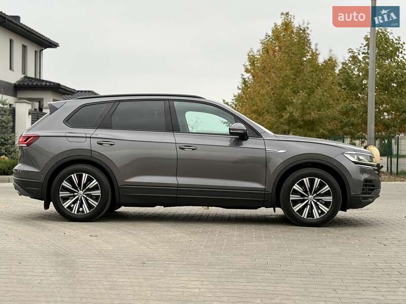 Позашляховик / Кросовер Volkswagen Touareg 2018 в Одесі
