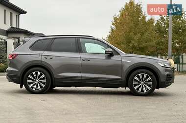 Внедорожник / Кроссовер Volkswagen Touareg 2018 в 