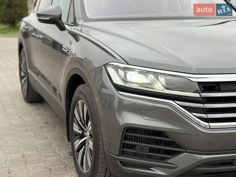 Позашляховик / Кросовер Volkswagen Touareg 2018 в Одесі