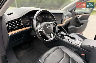 Внедорожник / Кроссовер Volkswagen Touareg 2018 в 