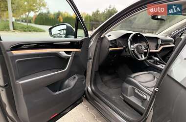 Внедорожник / Кроссовер Volkswagen Touareg 2018 в 