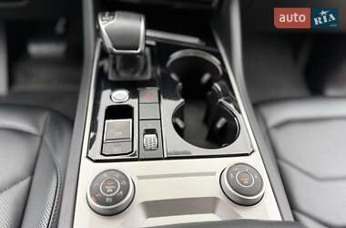 Внедорожник / Кроссовер Volkswagen Touareg 2018 в 