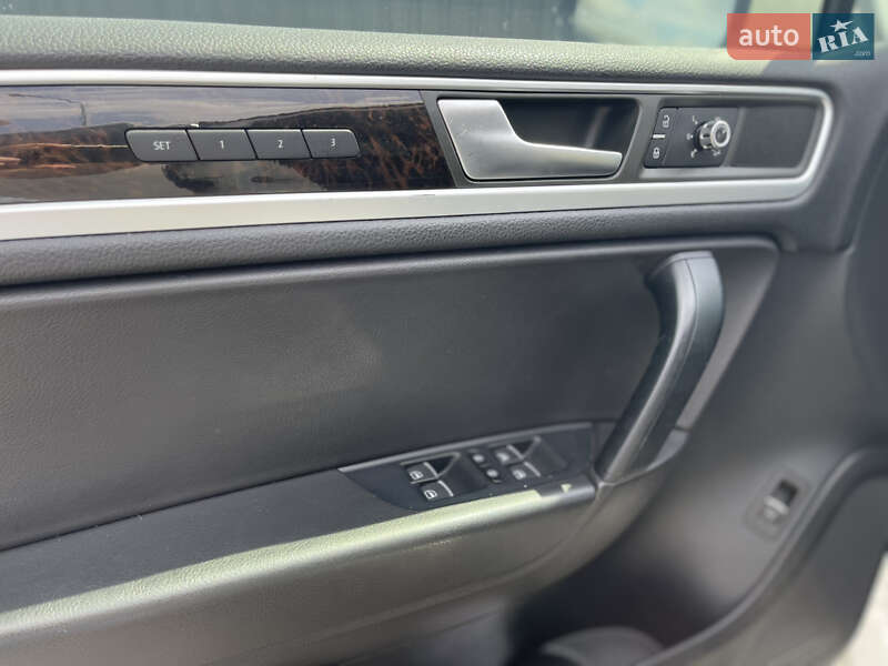 Внедорожник / Кроссовер Volkswagen Touareg 2011 в Киеве фото 10 Внедорожник / Кроссовер Volkswagen Touareg 2011 в Киеве