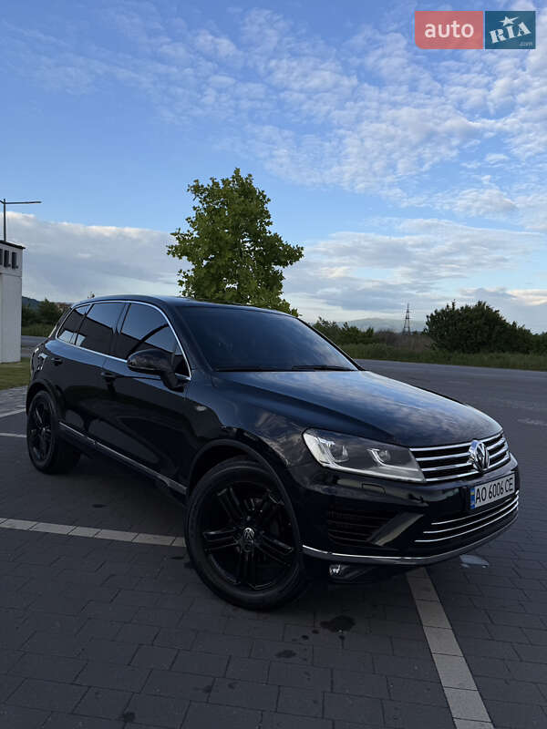 Внедорожник / Кроссовер Volkswagen Touareg 2016 в Мукачево