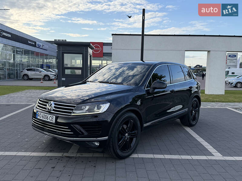 Внедорожник / Кроссовер Volkswagen Touareg 2016 в Мукачево