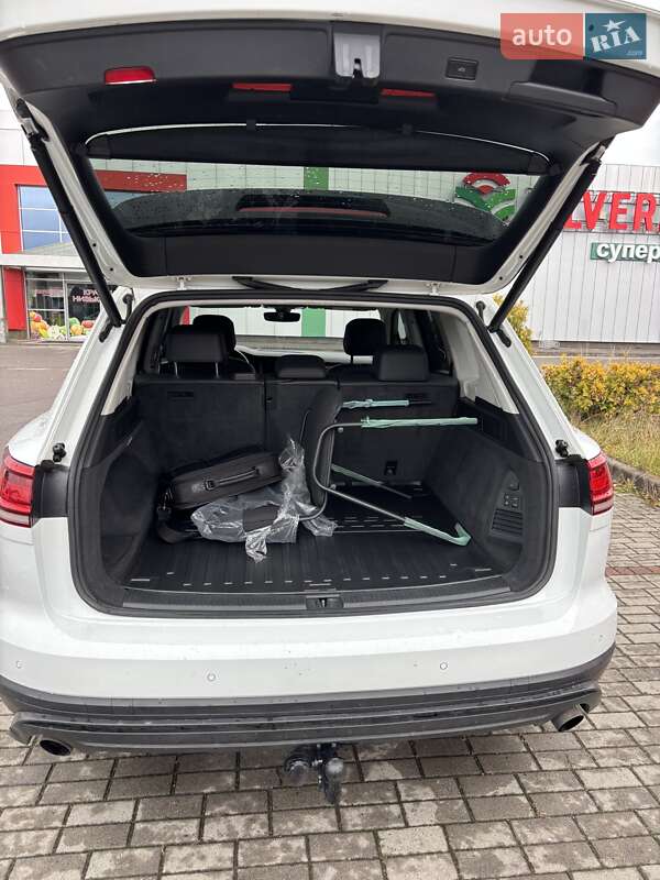 Позашляховик / Кросовер Volkswagen Touareg 2018 в Тячеві фото 16 Позашляховик / Кросовер Volkswagen Touareg 2018 в Тячеві