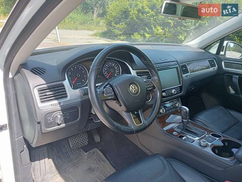 Позашляховик / Кросовер Volkswagen Touareg 2014 в Шепетівці
