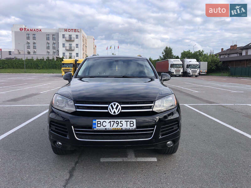 Внедорожник / Кроссовер Volkswagen Touareg 2011 в Львове