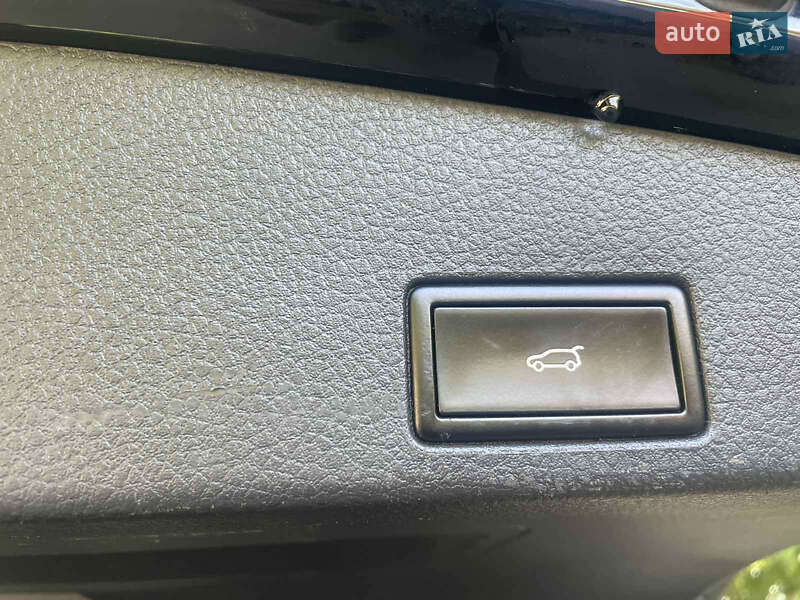 Внедорожник / Кроссовер Volkswagen Touareg 2011 в Львове