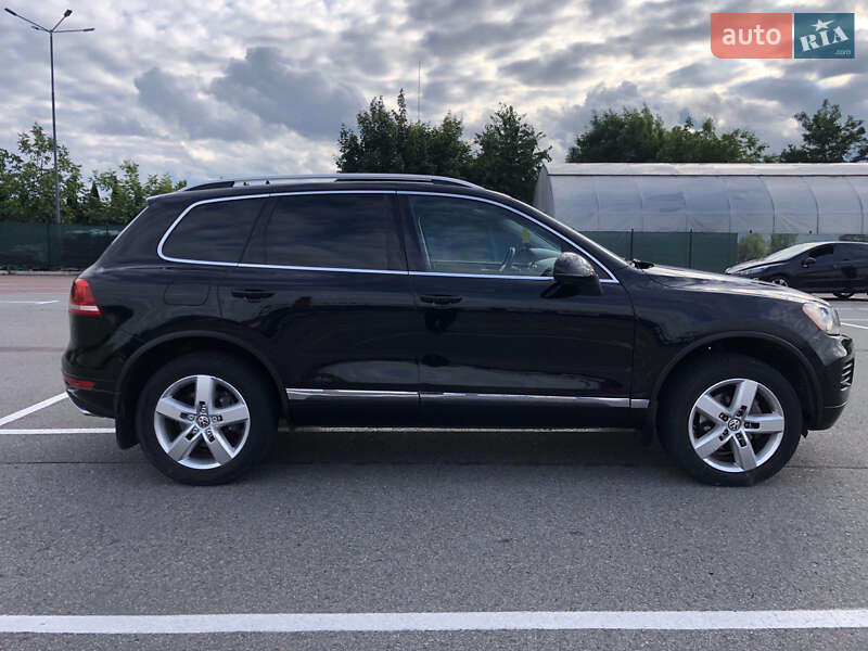 Внедорожник / Кроссовер Volkswagen Touareg 2011 в Львове