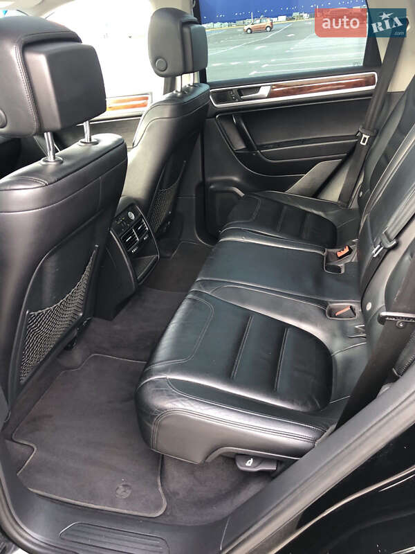 Внедорожник / Кроссовер Volkswagen Touareg 2011 в Львове