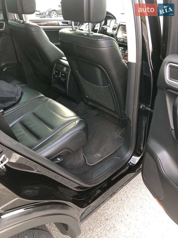 Внедорожник / Кроссовер Volkswagen Touareg 2011 в Львове