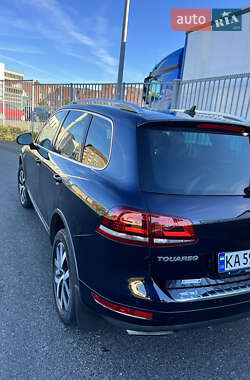 Внедорожник / Кроссовер Volkswagen Touareg 2013 в 