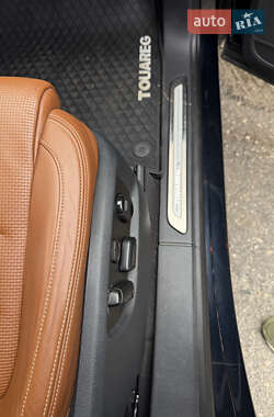 Внедорожник / Кроссовер Volkswagen Touareg 2013 в 