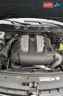 Внедорожник / Кроссовер Volkswagen Touareg 2013 в 