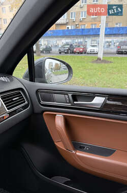 Внедорожник / Кроссовер Volkswagen Touareg 2013 в 