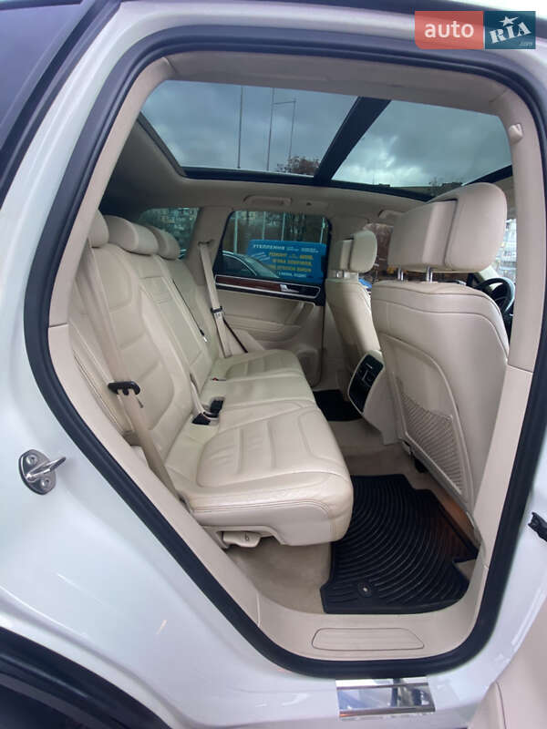 Позашляховик / Кросовер Volkswagen Touareg 2012 в Кривому Розі