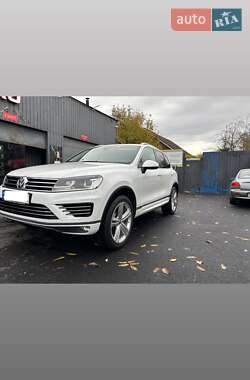 Позашляховик / Кросовер Volkswagen Touareg 2015 в 