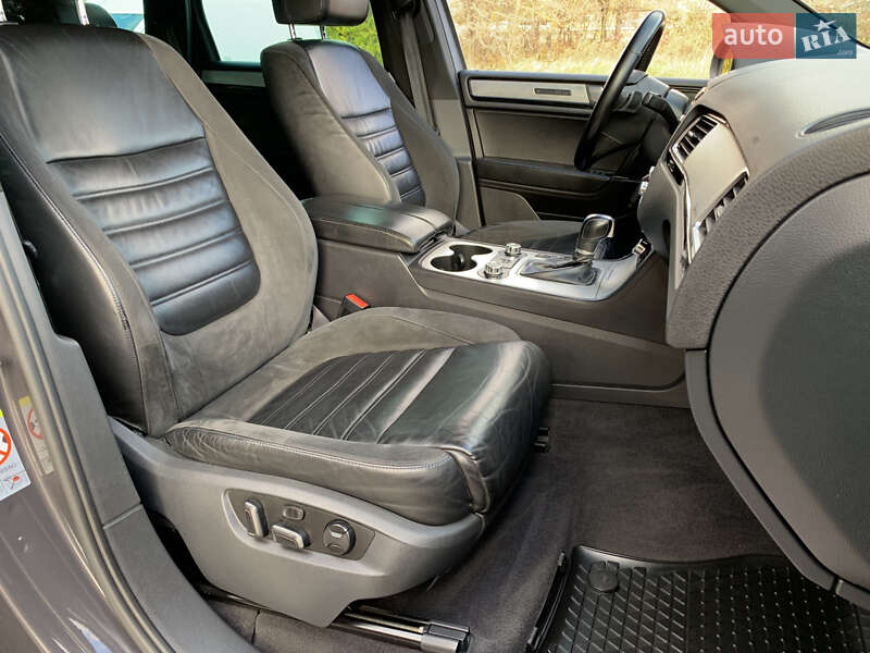 Внедорожник / Кроссовер Volkswagen Touareg 2011 в Бердичеве