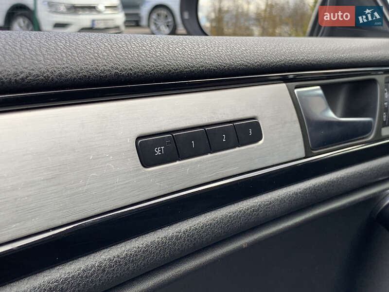 Внедорожник / Кроссовер Volkswagen Touareg 2011 в Бердичеве