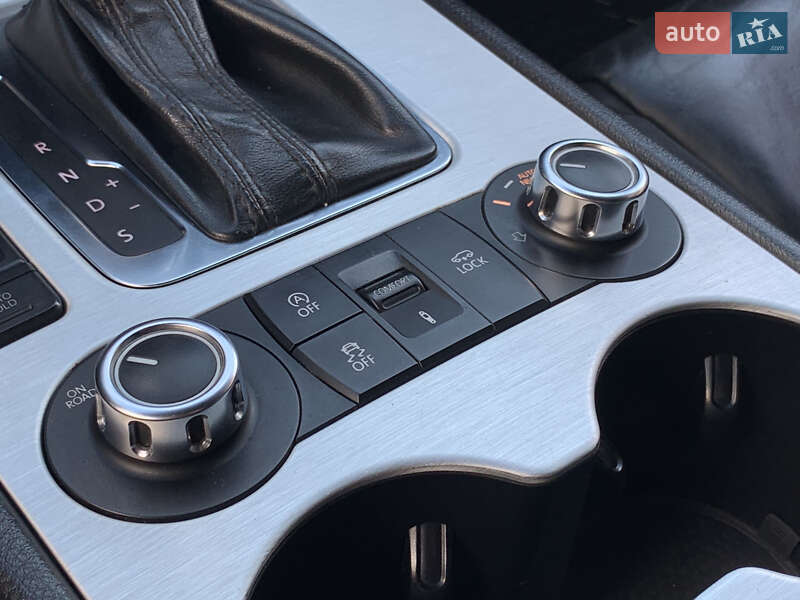 Внедорожник / Кроссовер Volkswagen Touareg 2011 в Бердичеве