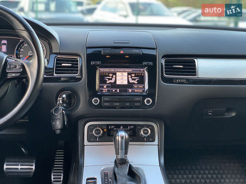 Внедорожник / Кроссовер Volkswagen Touareg 2011 в Бердичеве