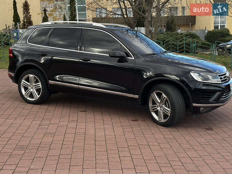 Внедорожник / Кроссовер Volkswagen Touareg 2016 в Львове