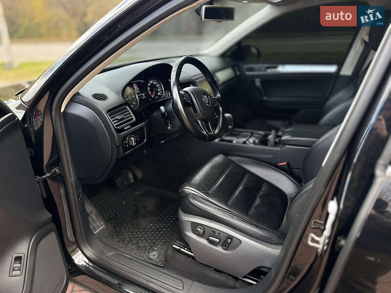 Внедорожник / Кроссовер Volkswagen Touareg 2016 в Львове