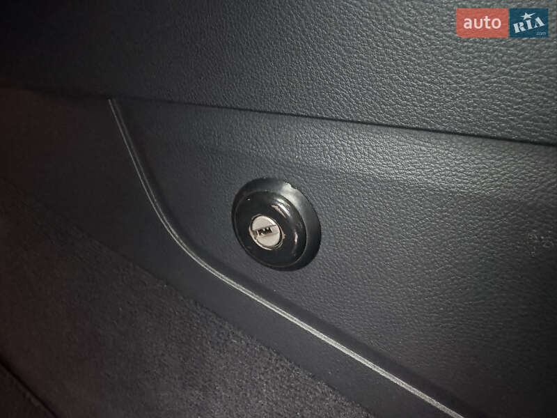 Позашляховик / Кросовер Volkswagen Touareg 2012 в Дніпрі фото 27 Позашляховик / Кросовер Volkswagen Touareg 2012 в Дніпрі