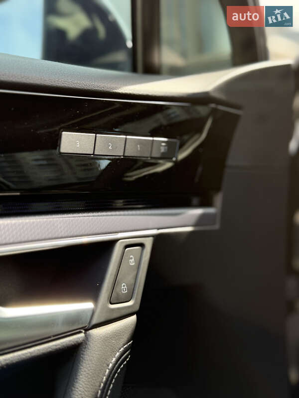 Позашляховик / Кросовер Volkswagen Touareg 2023 в Києві