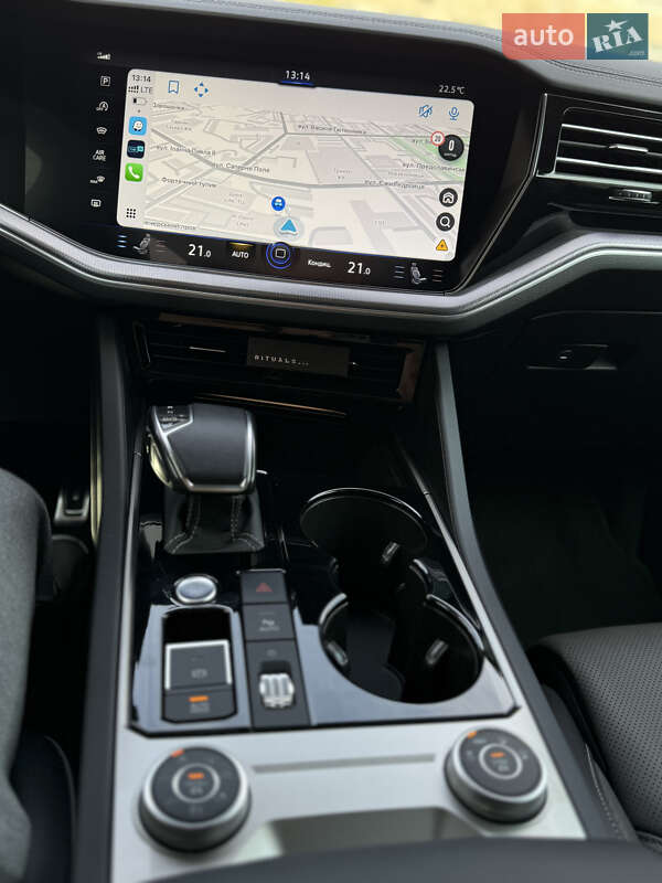 Позашляховик / Кросовер Volkswagen Touareg 2023 в Києві