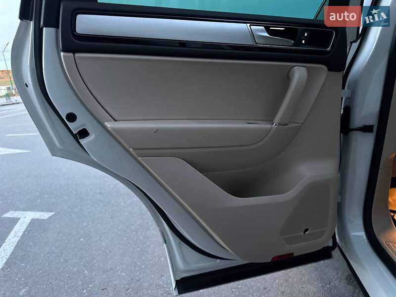Внедорожник / Кроссовер Volkswagen Touareg 2016 в Тернополе фото 49 Внедорожник / Кроссовер Volkswagen Touareg 2016 в Тернополе