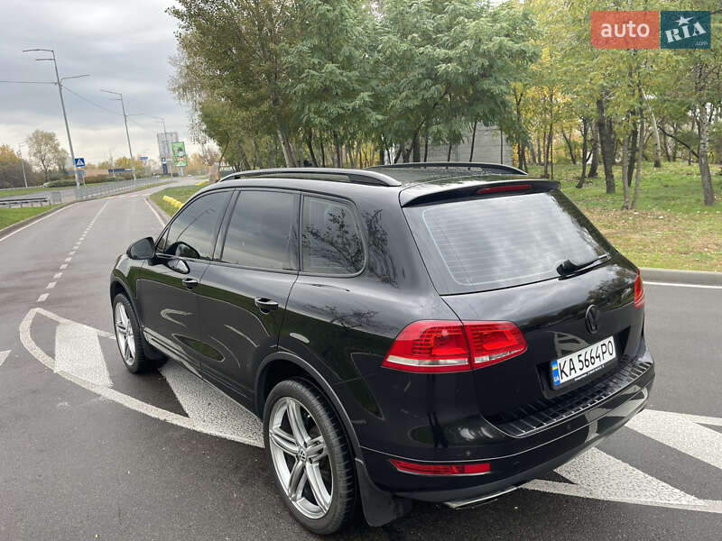 Внедорожник / Кроссовер Volkswagen Touareg 2013 в Киеве