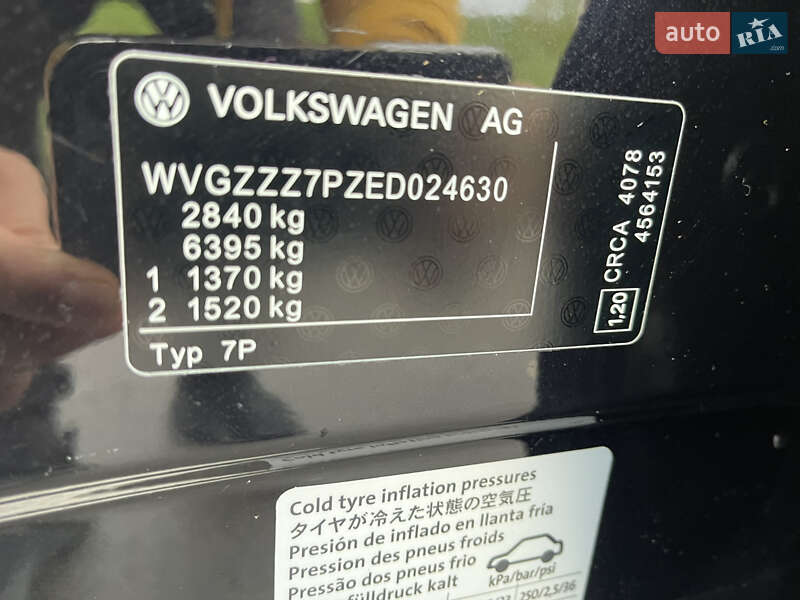 Внедорожник / Кроссовер Volkswagen Touareg 2013 в Киеве