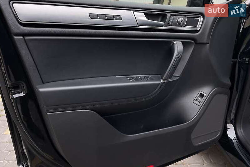 Внедорожник / Кроссовер Volkswagen Touareg 2016 в Киеве фото 13 Внедорожник / Кроссовер Volkswagen Touareg 2016 в Киеве