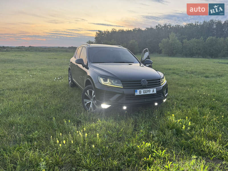 Внедорожник / Кроссовер Volkswagen Touareg 2015 в Краснокутске