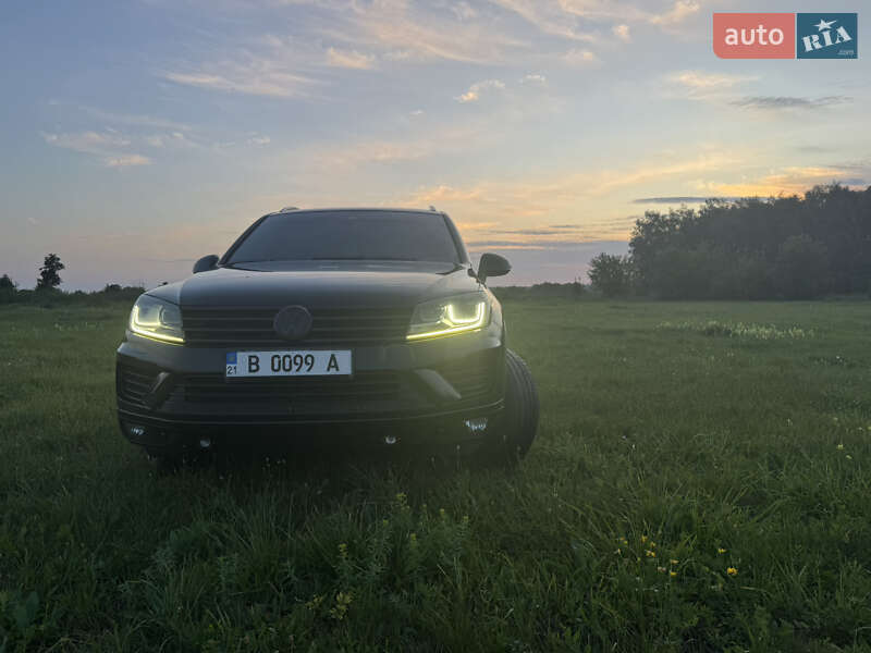 Внедорожник / Кроссовер Volkswagen Touareg 2015 в Краснокутске